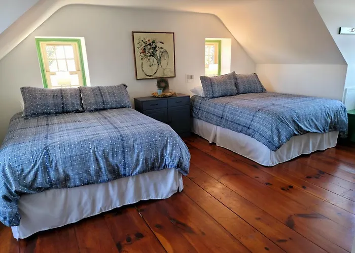 Downingtown Manor - 1900S Farmhouse With Creek Views