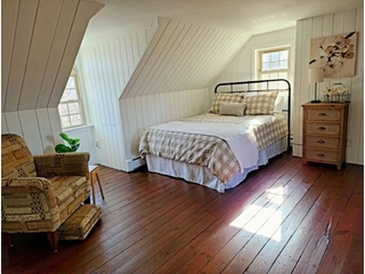Manor - 1900s With Creek Views Ferienhaus *