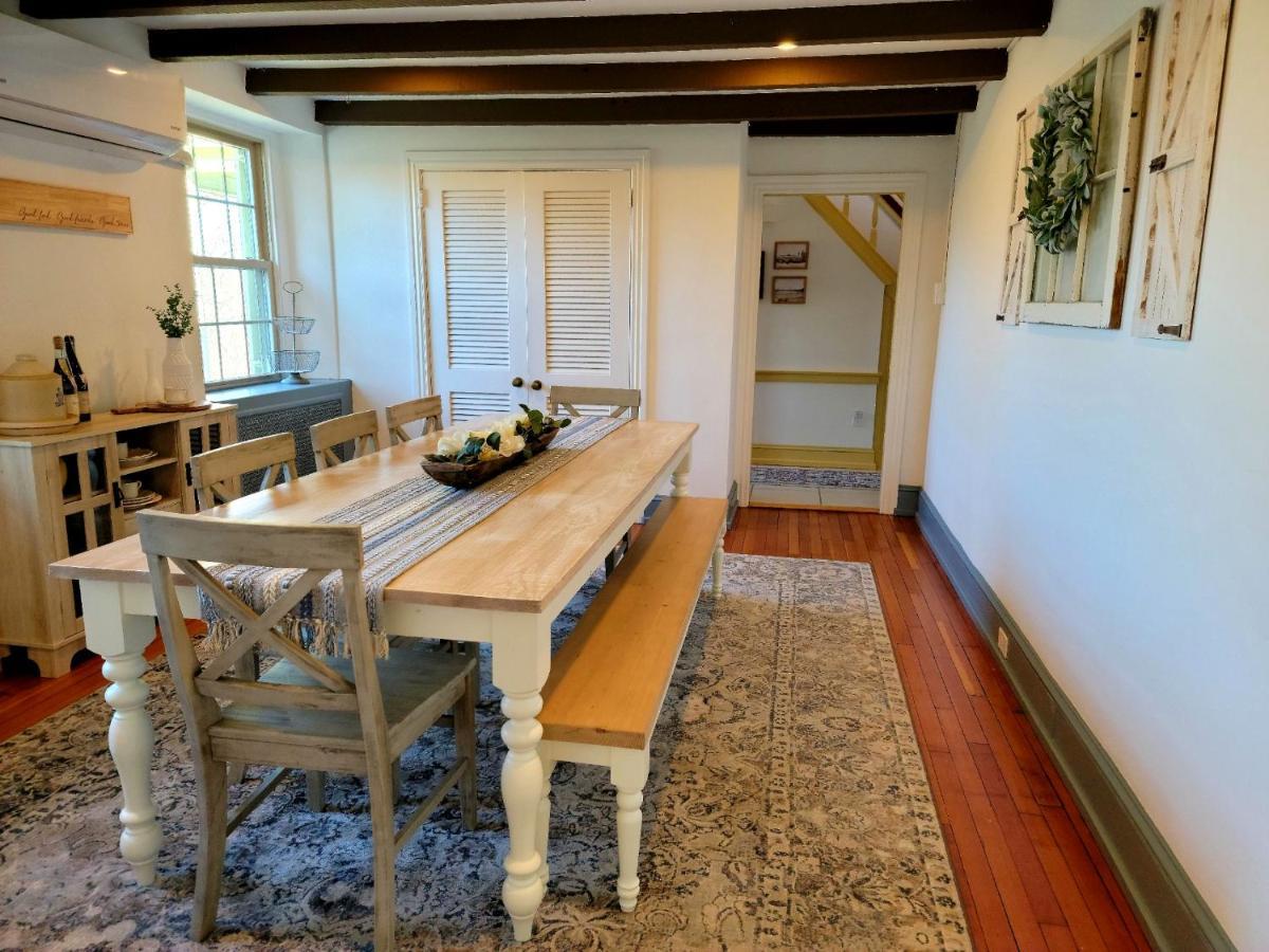 Manor - 1900s With Creek Views Ferienhaus Downingtown