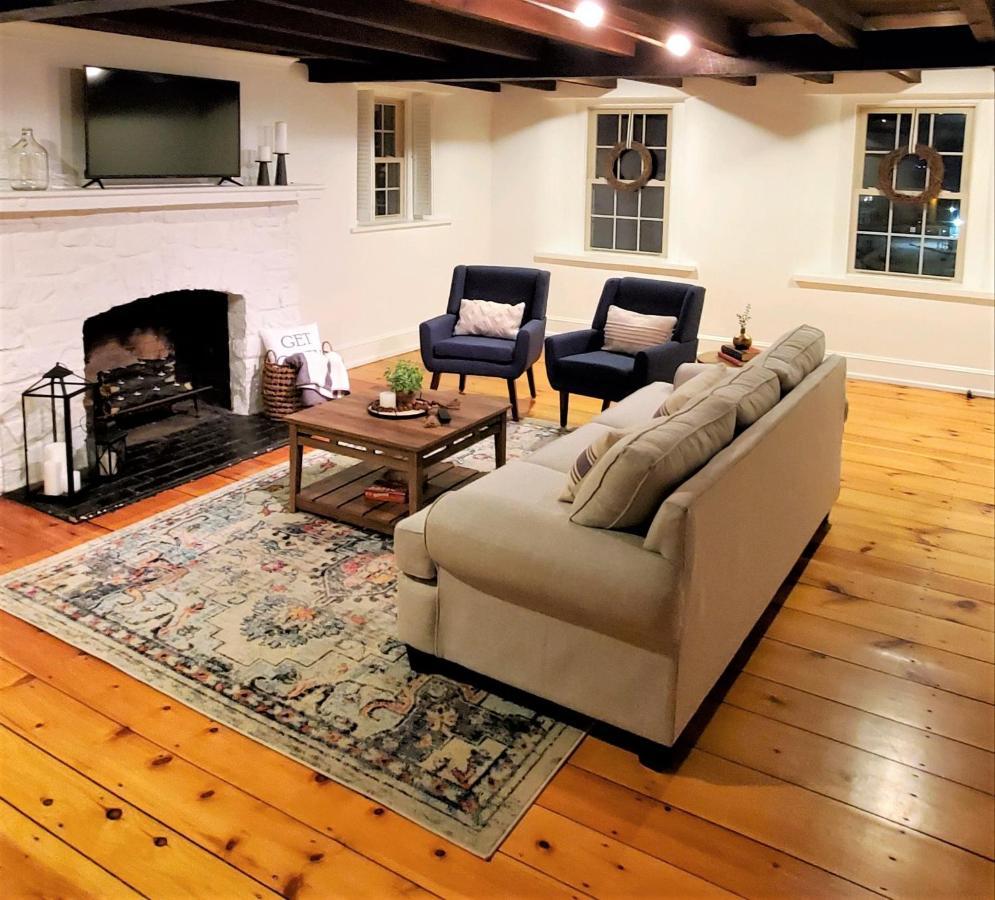 Ferienhaus Manor - 1900s With Creek Views *